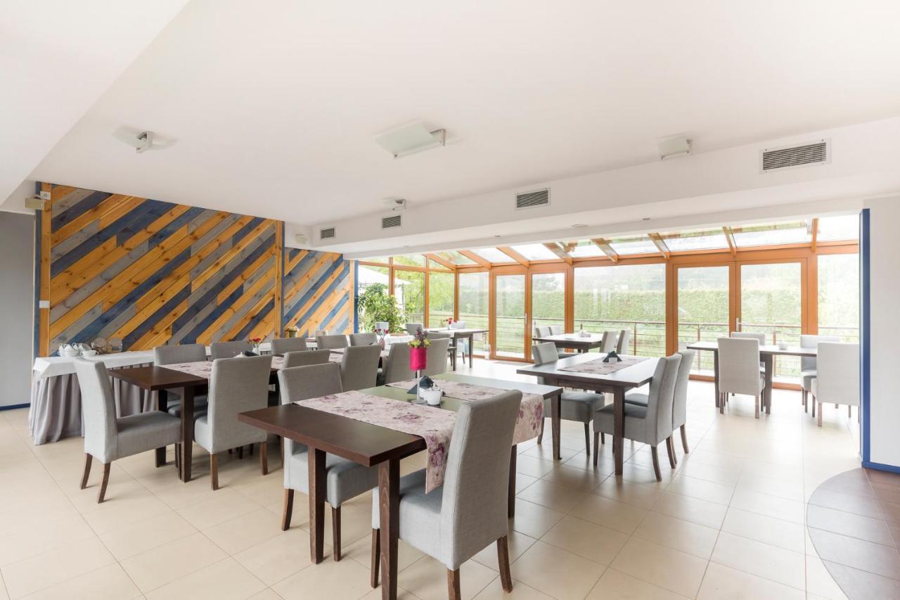 Noce I Dnie Hotel Postolowo Bagian luar foto