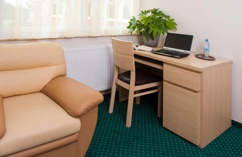 Noce I Dnie Hotel Postolowo Bagian luar foto
